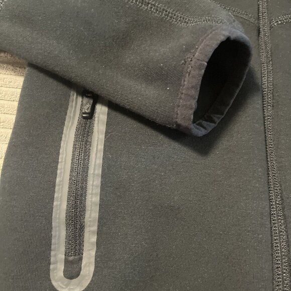 Nike Sportswear Tech Fleece Extended Kids Size 4 NWOT - Picture 3 of 9